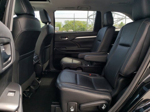 2018 Toyota Highlander XLE in Waukegan, IL - Classic Cares