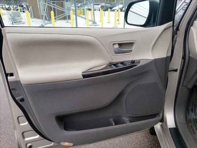 2017 Toyota Sienna XLE