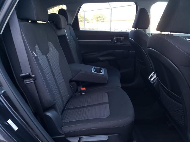 2025 Kia Sorento LX