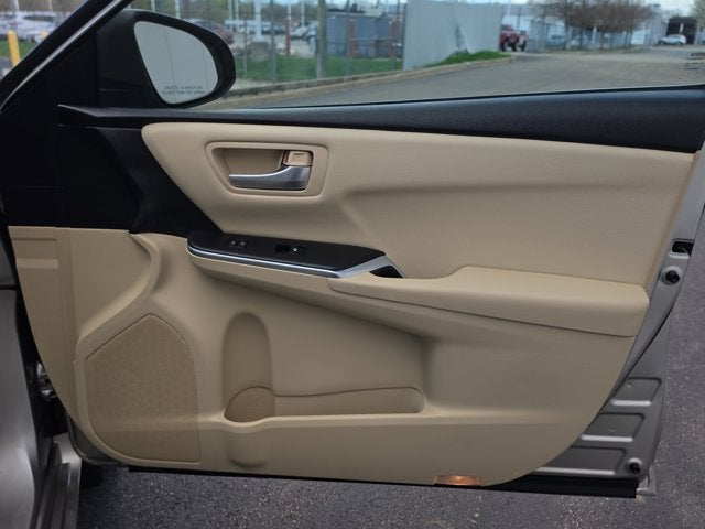 2016 Toyota Camry Hybrid LE