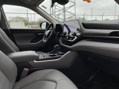 2024 Toyota Highlander Base