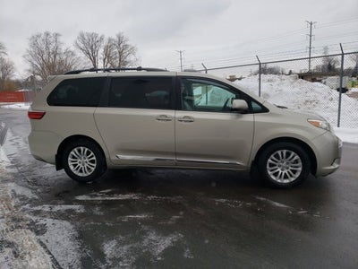 2017 Toyota Sienna XLE